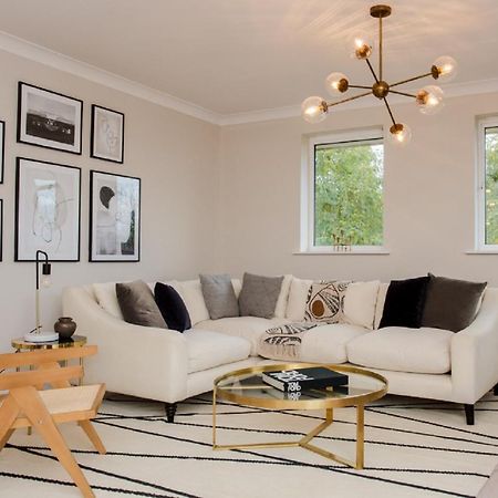The Sparkford Gardens - Lovely 2Bdr With Balcony Лондон Екстериор снимка