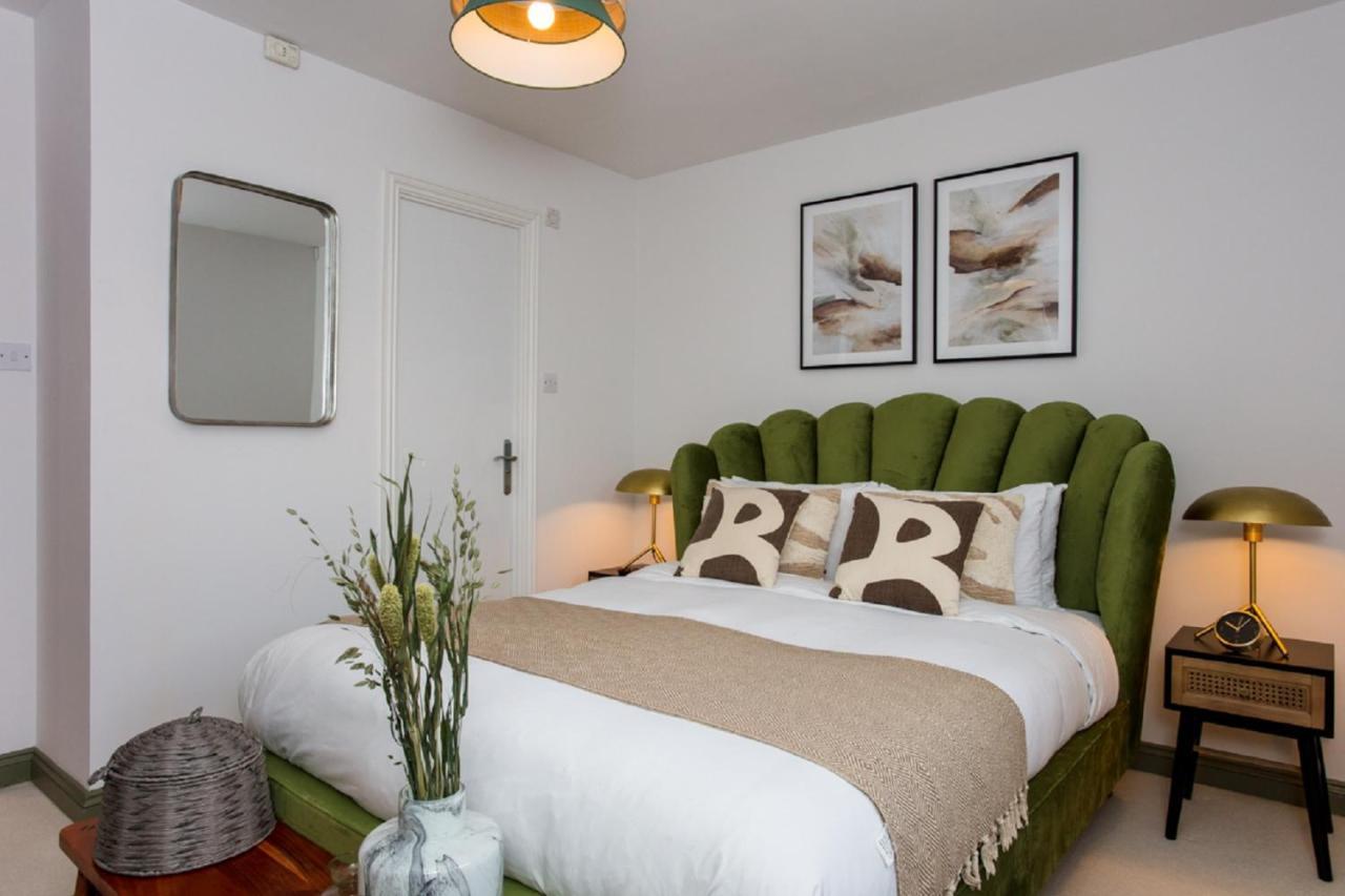 The Sparkford Gardens - Lovely 2Bdr With Balcony Лондон Екстериор снимка