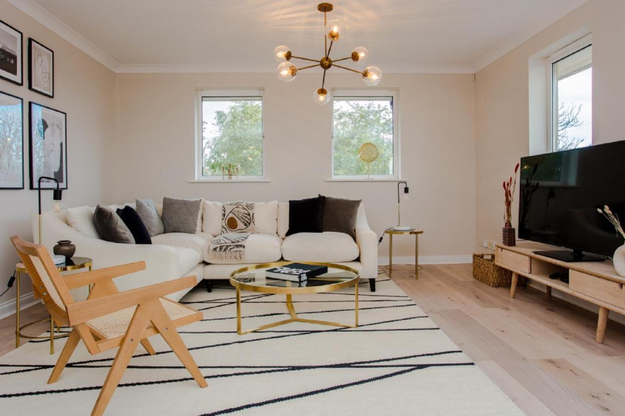 The Sparkford Gardens - Lovely 2Bdr With Balcony Лондон Екстериор снимка