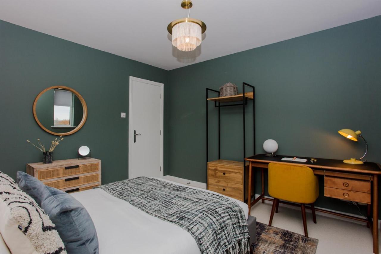 The Sparkford Gardens - Lovely 2Bdr With Balcony Лондон Екстериор снимка