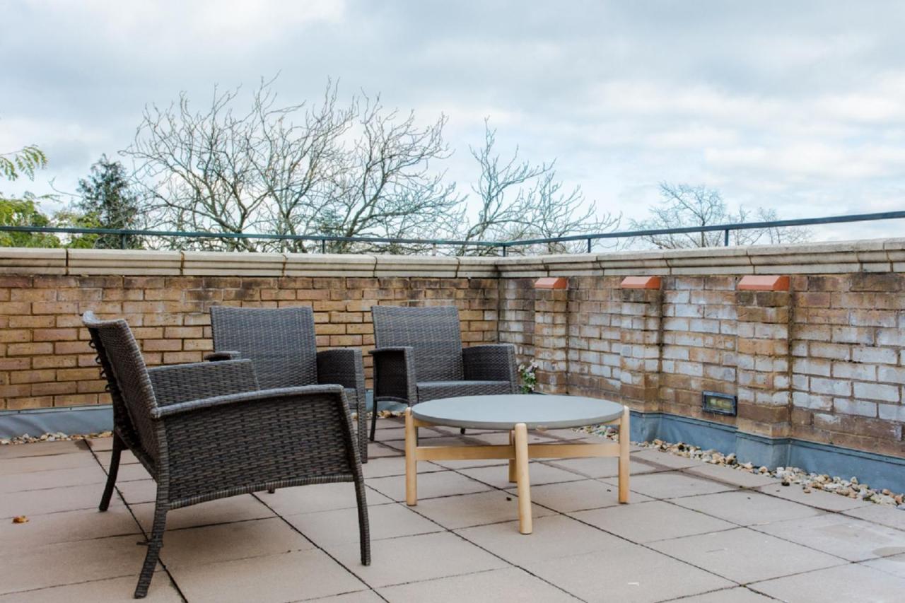 The Sparkford Gardens - Lovely 2Bdr With Balcony Лондон Екстериор снимка