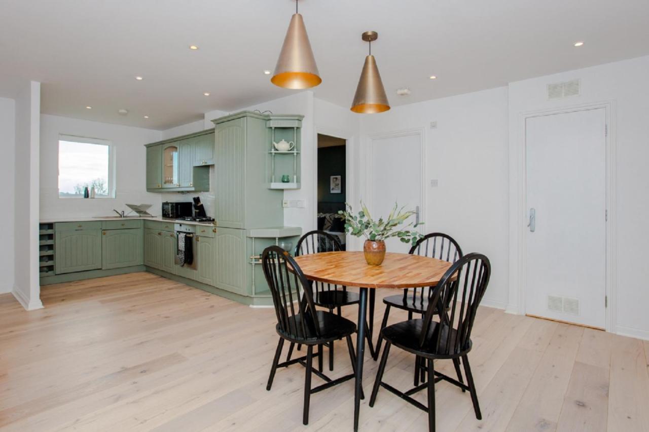 The Sparkford Gardens - Lovely 2Bdr With Balcony Лондон Екстериор снимка